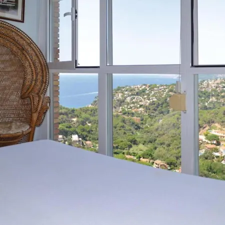 6 People Seeviews Lloret de Mar